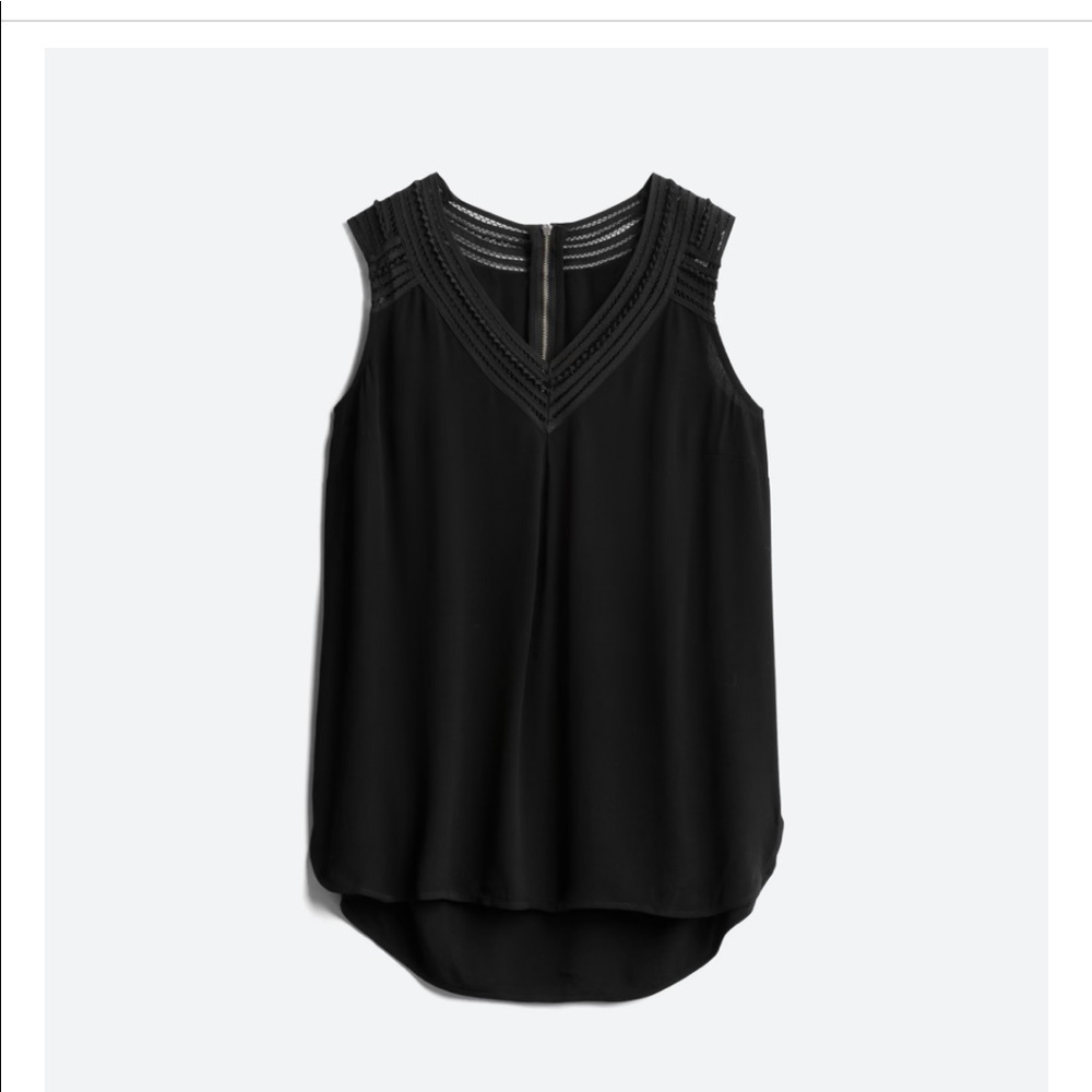 DANIEL RAINN Dorado V-Neck Blouse